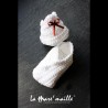 Chaussons bébé crochet coton blanc avec ruban de couleur