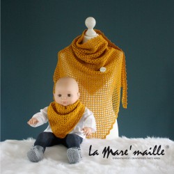 Chèche bavoir bébé en laine jaune moutarde fait main au crochet