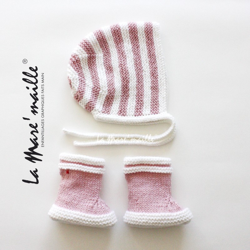 Ensemble chaussons bébé façon bottes de pluie Aigle et bonnet béguin marinière rose et blanc
