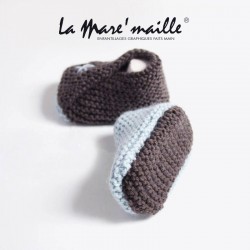 Chaussons bébé maille laine bleu ciel et taupe tailles 0-3 et 3-6 mois en stock