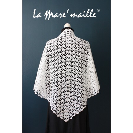 Châle en coton blanc façon dentelle au crochet fait main