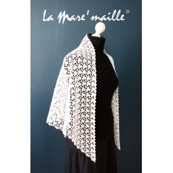 Châle en coton blanc façon dentelle au crochet fait main