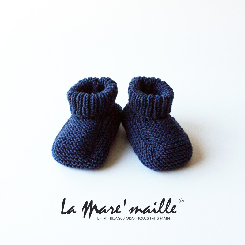 Chaussons bébé montants rétros en laine Mérinos bleu marine tricot main